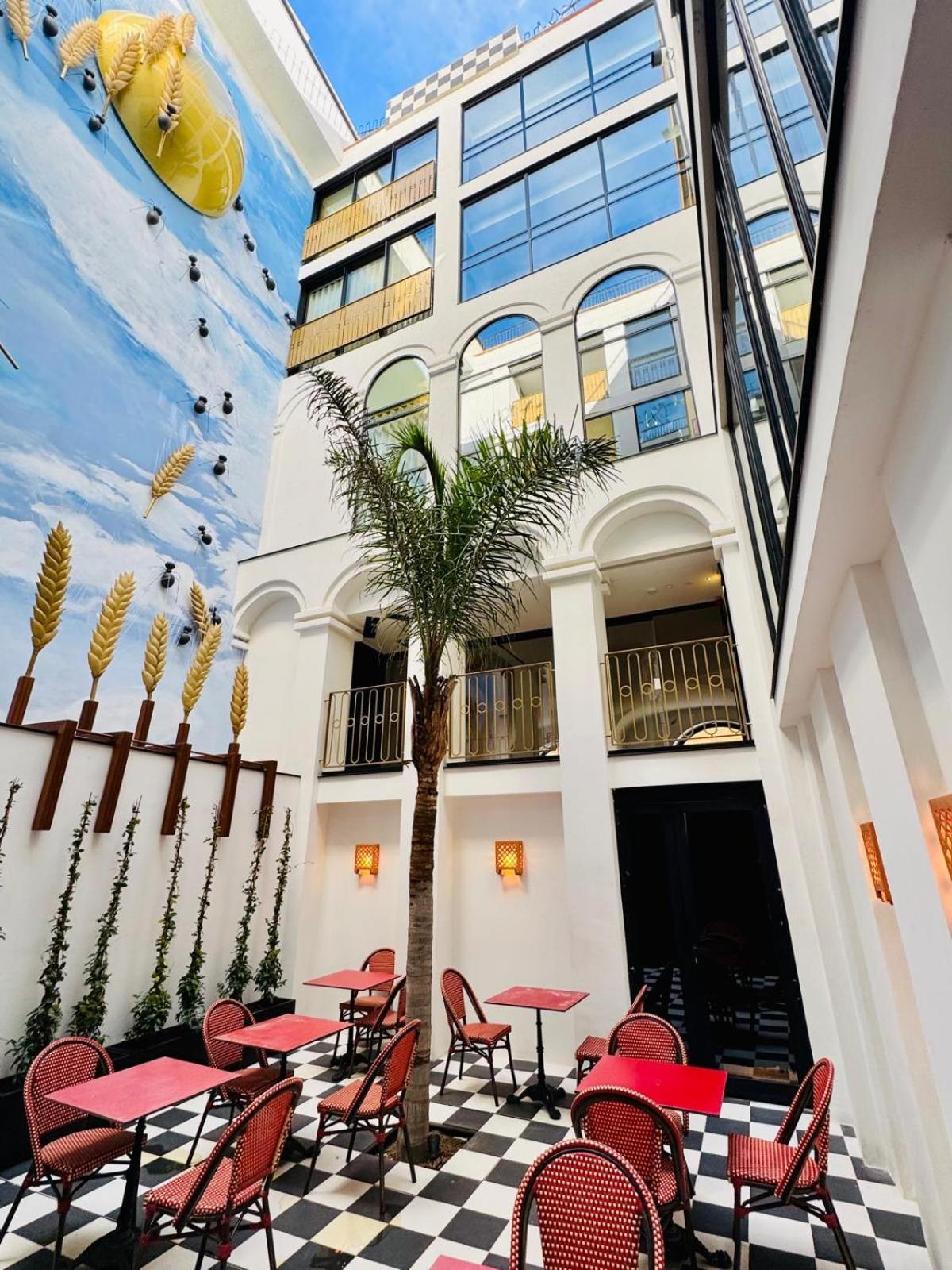 Hotel Divino & Apartments Figueres  Esterno foto
