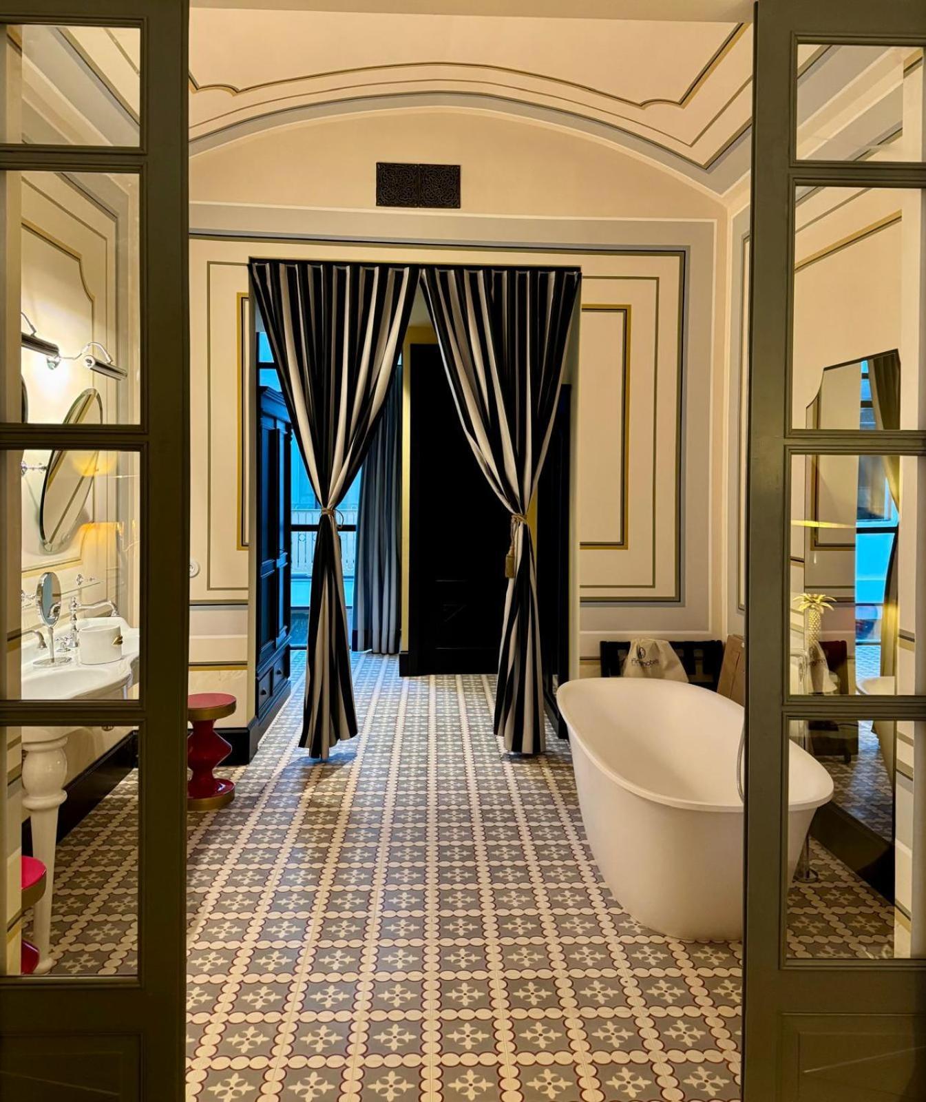 Hotel Divino & Apartments Figueres  Esterno foto